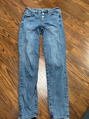 American Eagle Outfitters Skinny Jeans in Medium Blue Wash size 4